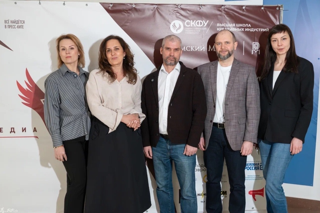 Представители Римского Мастера, ТПП СК и Высшей школы креативных индустрий СКФУ после презентации проекта. Фото Высшей школы креативных индустрий СКФУ.jpg