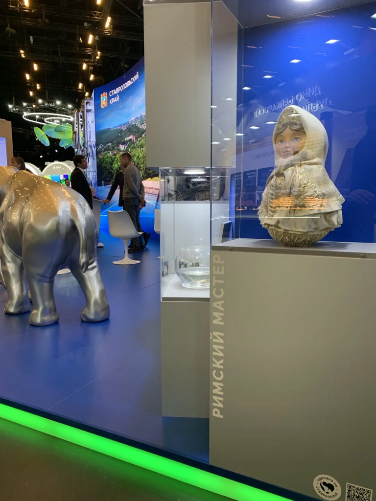 Ставропольская матрёшка на стенде Ставропольского края на КИФ 2026. Фото пресс-службы ПО Римскоий Мастер.png Ставропольская матрёшка на стенде Ставропольского края на КИФ 2026. Фото пресс-службы ПО Римскоий Мастер.png