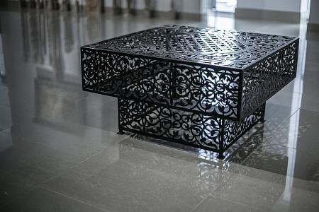 Стол декоративный